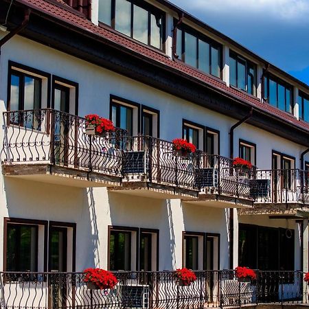ホテル La Casa Cu Stuf Baldovinesti エクステリア 写真