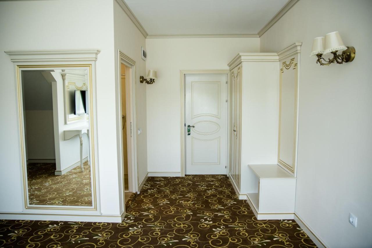 ホテル La Casa Cu Stuf Baldovinesti エクステリア 写真